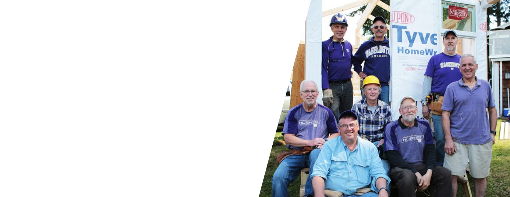 UW Alumni gathered for photo